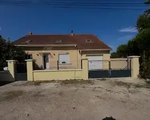 Création d’une cour graviers avec passage béton